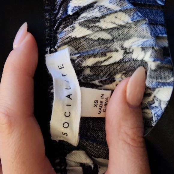 Beautiful patterned skirt - Picture 4 of 5